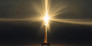 点亮黑夜里的明灯究竟是哪首歌？