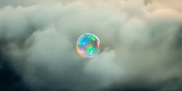 云雾中的明珠究竟是什么歌？