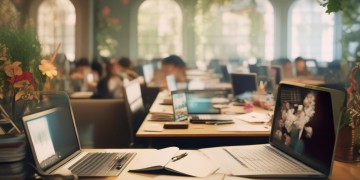 好好工作快乐就好出自哪首歌?