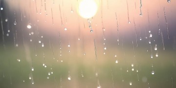 你就像雨飘浮不定究竟是哪首歌?