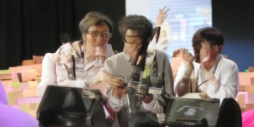多情人却自求难堪究竟出自哪首歌？