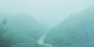 少卡设在云雾中究竟是哪首歌？